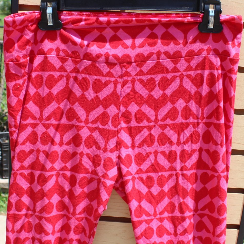 LuLaRoe Tall & Curvy Leggings - Tall & Curvy - Hearts